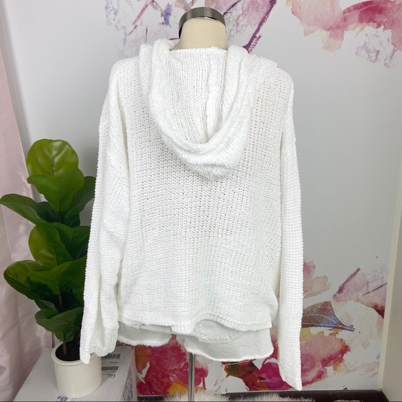 🌿 WHITE HOODIE SWEATER🌿 - Picture 2 of 6